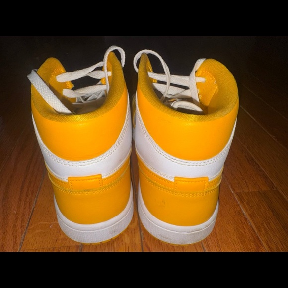 Nike Air Jordan White and Yellow High-Tops - Picture 3 of 7